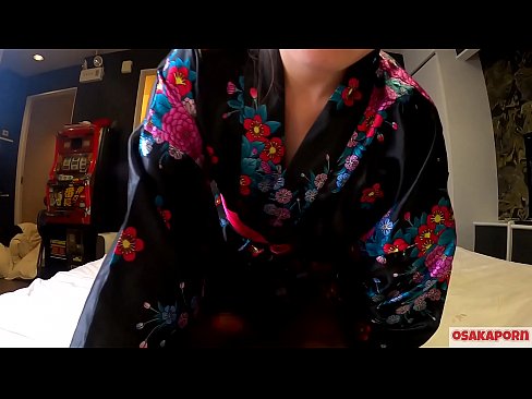 ❤️ Nuori cosplay-tyttö rakastaa seksiä orgasmeihin asti ruiskuttamalla hevostyttöä ja ottamalla suihin. Aasialaistyttö karvainen pillu ja kauniit tissit perinteisessä japanilaisessa puvussa amatöörivideossa, jossa näytetään masturbointia panoleluilla. Sakura 3 OSAKAPORN. ❤️❌ Pornovideo at us ❤